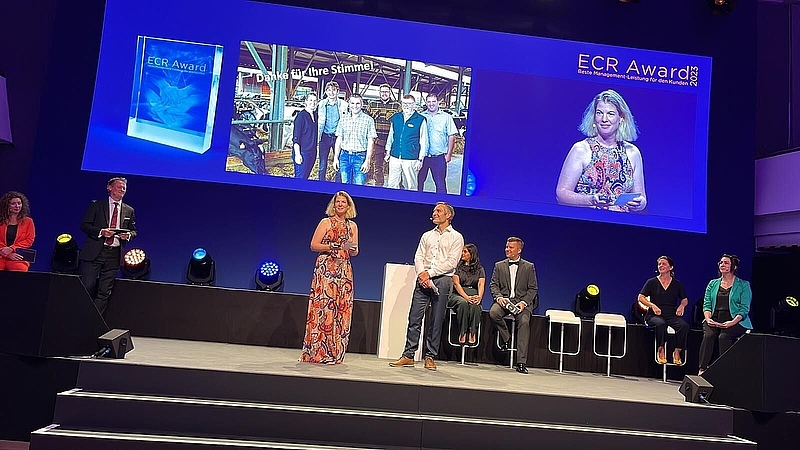 Mitglieder auf der Bühne beim ECR Award