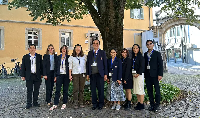 Gruppenfoto der Besucher und Besucherinnen