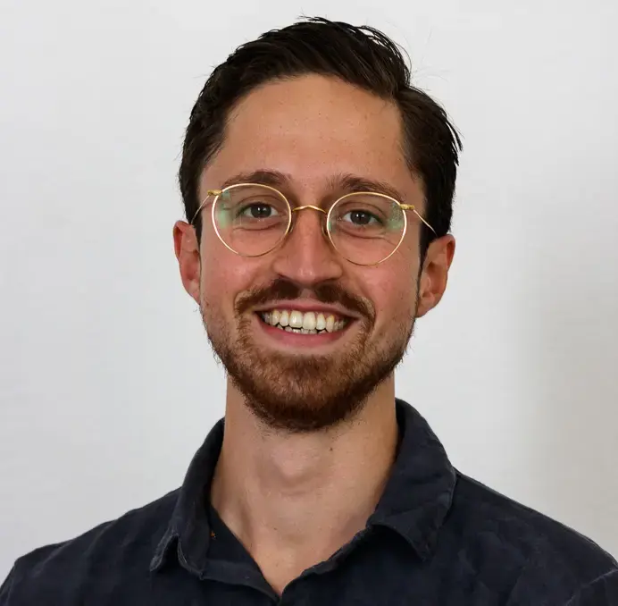 Portrait von Benjamin Glöckler.