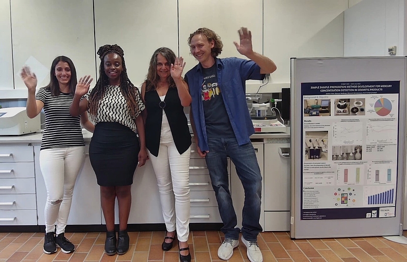 Das Team hinter der Veröffentlichung: Adelina Vella, Siyavuya Madlanga, Michaela Hammermann und Barna Heidel (v. l. n. r.)    