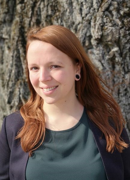 Frau Lisa Henres 