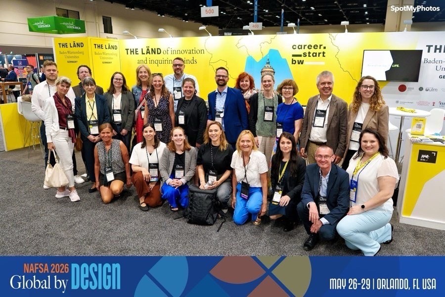 Group photo of the team at the "The Länd" booth
