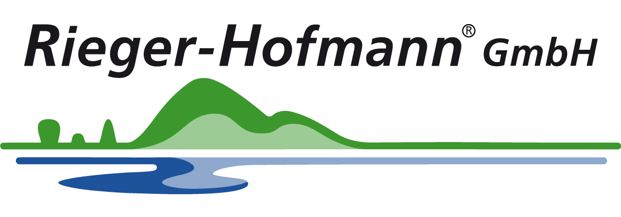 Logo Fa. Rieger Hofmann mit grünen Bergen und kleinem See 