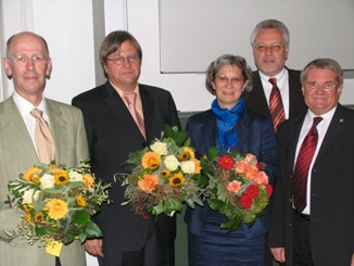 Die neue Leitung der Hochschule für Wirtschaft und Umwelt: Rektor Professor Dr. Werner Ziegler neben Kanzler Roland Bosch (rechts), daneben die drei neuen Prorektoren (von rechts nach links), die Professoren Dr. Cornelia Niederdrenk-Felgner,  Dr. Willfri